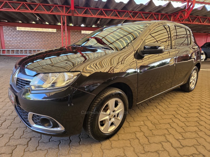 SANDERO 1.6 DYNAMIQUE 8V FLEX 4P MANUAL - 2015 - SAPIRANGA