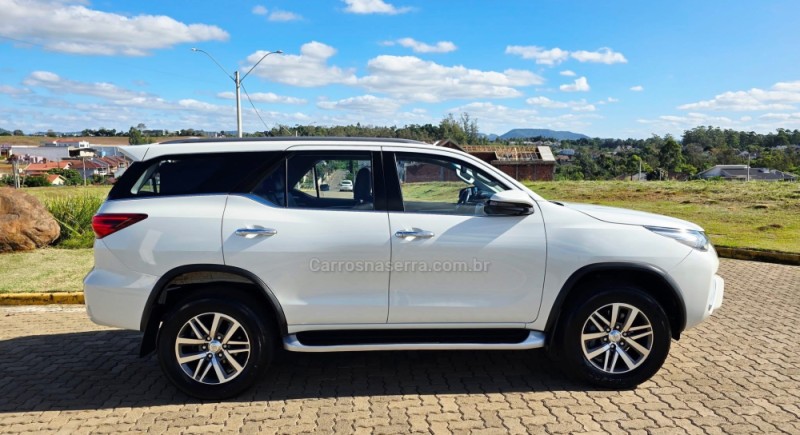 HILUX SW4 2.8 SRX 4X4 7 LUGARES 16V TURBO INTERCOOLER DIESEL 4P AUTOMÁTICO - 2020 - LAJEADO