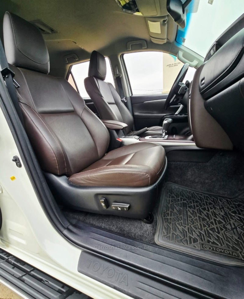 HILUX SW4 2.8 SRX 4X4 7 LUGARES 16V TURBO INTERCOOLER DIESEL 4P AUTOMÁTICO - 2020 - LAJEADO