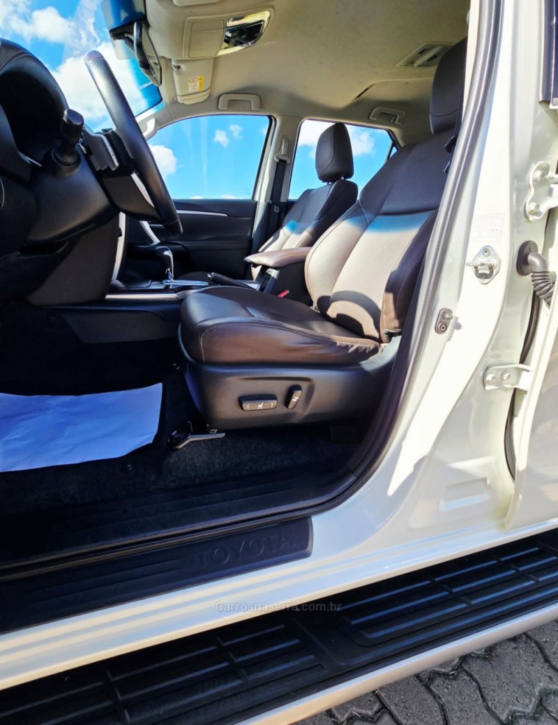 HILUX SW4 2.8 SRX 4X4 7 LUGARES 16V TURBO INTERCOOLER DIESEL 4P AUTOMÁTICO - 2020 - LAJEADO