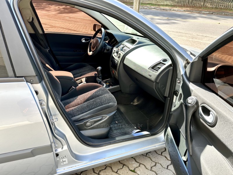 MÉGANE 1.6 DYNAMIQUE 16V FLEX 4P MANUAL - 2008 - CAXIAS DO SUL