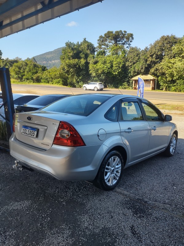 FOCUS 2.0 GLX SEDAN 16V GASOLINA 4P AUTOMÁTICO - 2013 - VALE REAL