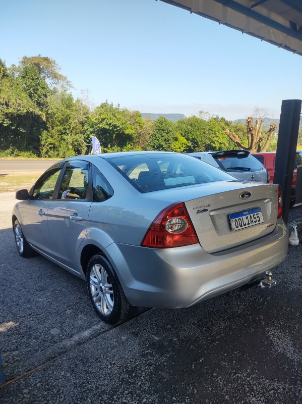FOCUS 2.0 GLX SEDAN 16V GASOLINA 4P AUTOMÁTICO - 2013 - VALE REAL