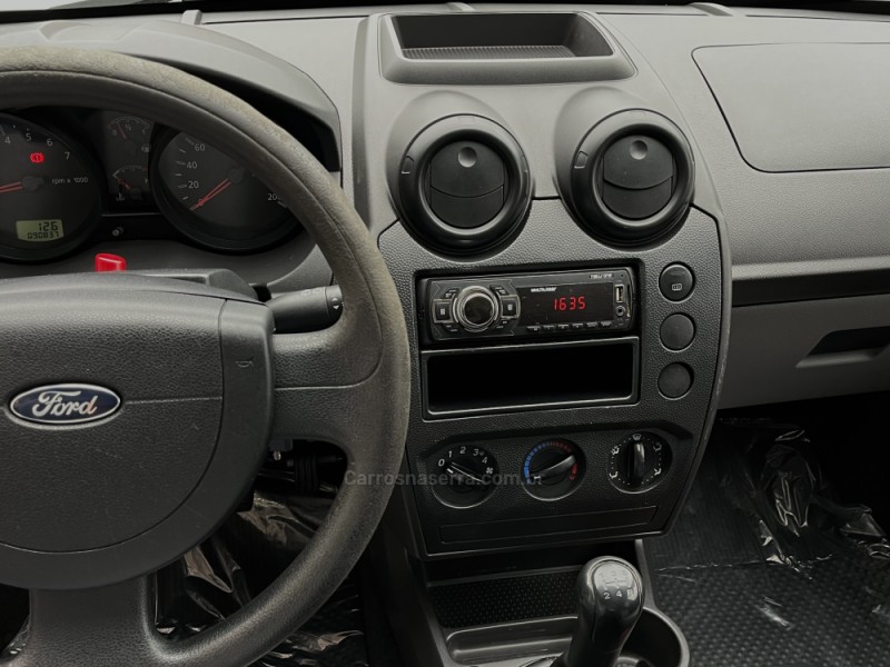 FIESTA 1.6 MPI CLASS 8V GASOLINA 4P MANUAL - 2009 - VACARIA