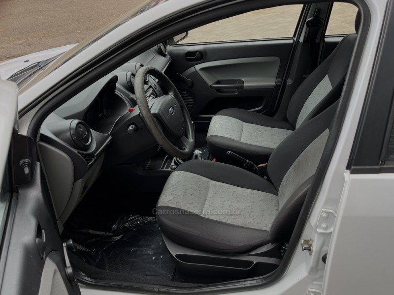 FIESTA 1.6 MPI CLASS 8V GASOLINA 4P MANUAL - 2009 - VACARIA