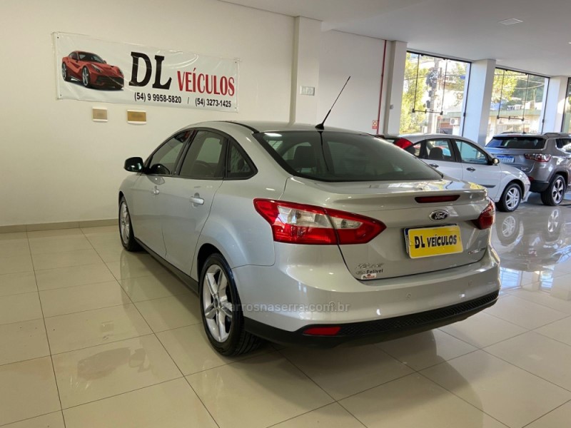 FOCUS 2.0 SE PLUS SEDAN 16V FLEX 4P AUTOMÁTICO - 2015 - NOVA BASSANO