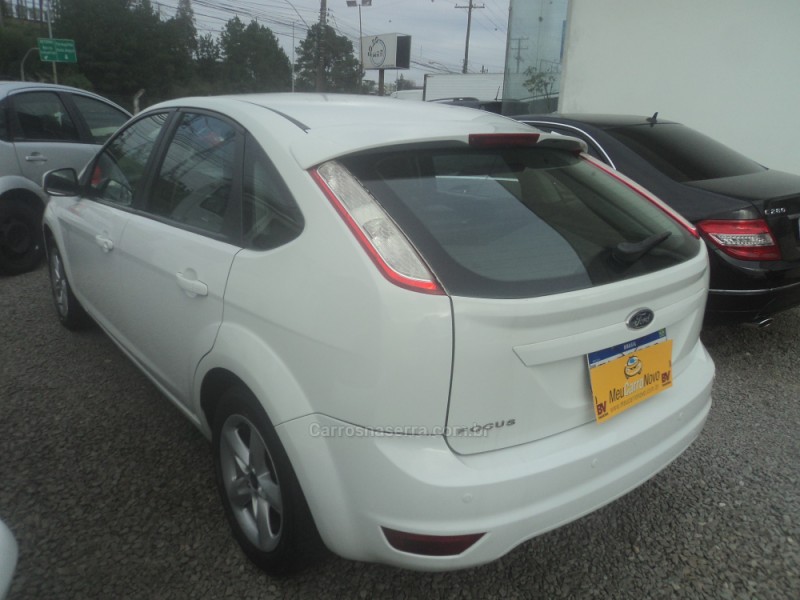 FOCUS 1.6 S 16V FLEX 4P MANUAL - 2011 - FARROUPILHA