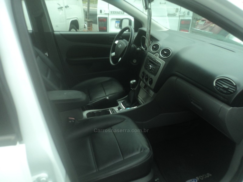 FOCUS 1.6 S 16V FLEX 4P MANUAL - 2011 - FARROUPILHA