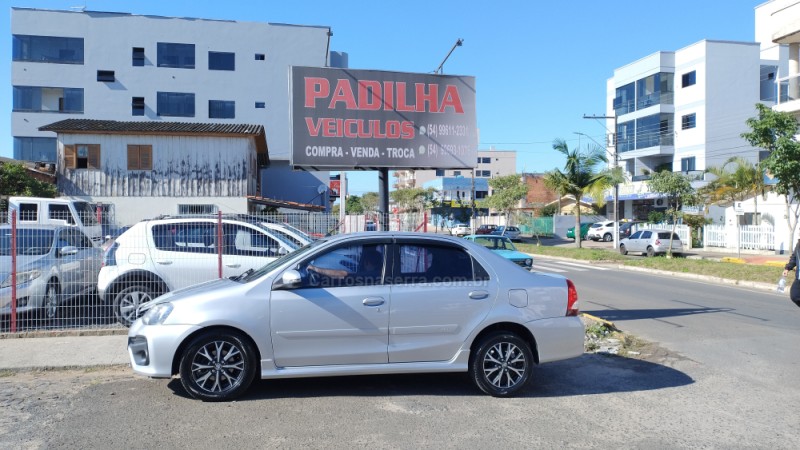 etios 1.5 platinum sedan 16v flex 4p automatico 2017 sombrio