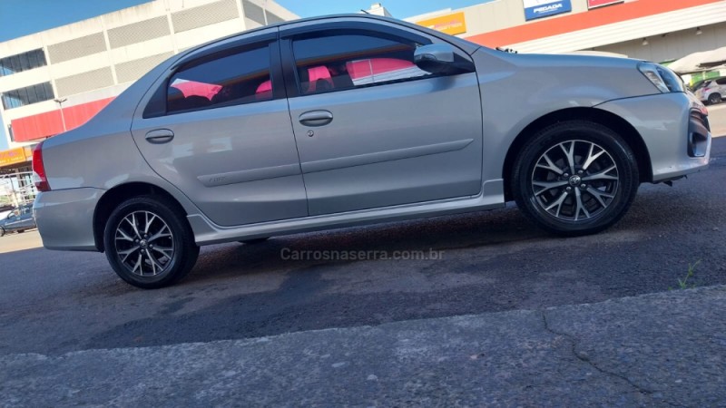 ETIOS 1.5 PLATINUM SEDAN 16V FLEX 4P AUTOMÁTICO - 2017 - SOMBRIO