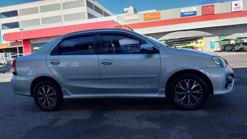 ETIOS 1.5 PLATINUM SEDAN 16V FLEX 4P AUTOMÁTICO - 2017 - SOMBRIO