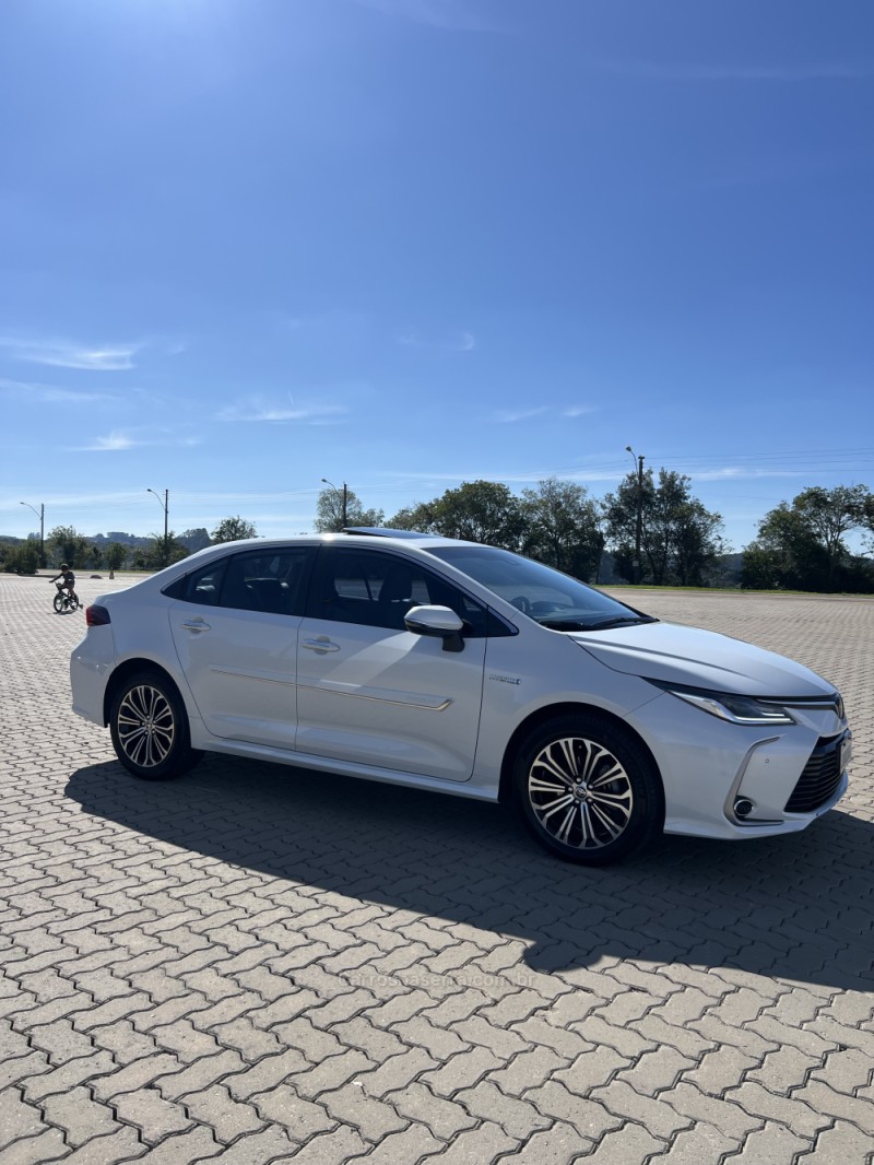 COROLLA 1.8 ALTIS PREMIUM 16V HÍBRIDO 4P AUTOMÁTICO - 2022 - ANTôNIO PRADO