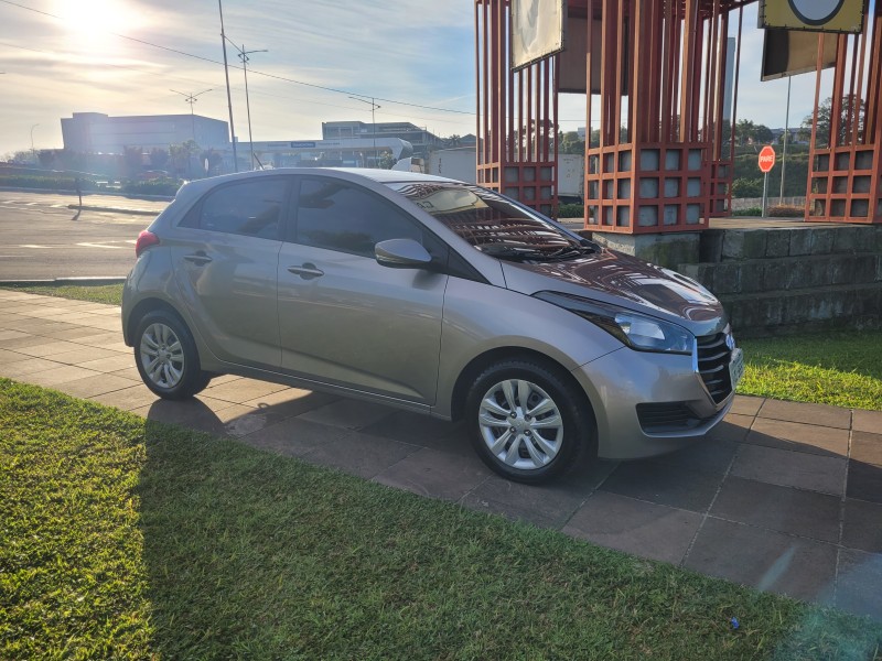 HB20 1.0 COMFORT PLUS 12V FLEX 4P MANUAL - 2017 - CARLOS BARBOSA