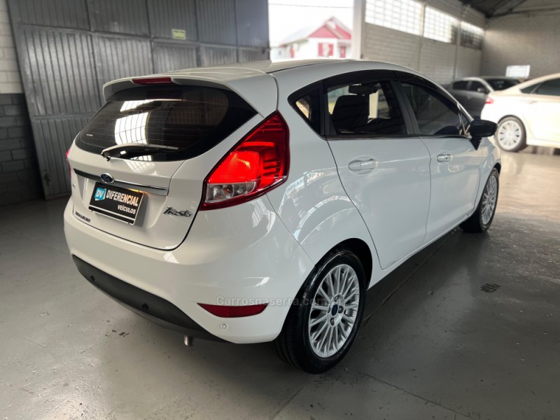 FIESTA 1.6 TITANIUM HATCH 16V FLEX 4P MANUAL - 2016 - CAXIAS DO SUL
