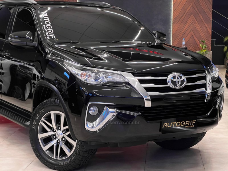 HILUX SW4 2.7 SRV 4X2 16V FLEX 7 LUGARES 4P AUTOMÁTICO - 2018 - CAMPO BOM