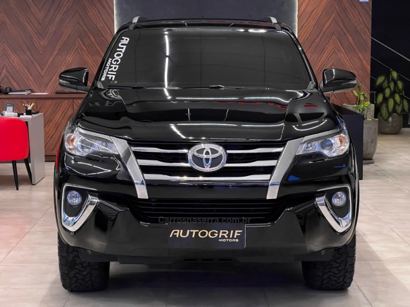 HILUX SW4 2.7 SRV 4X2 16V FLEX 7 LUGARES 4P AUTOMÁTICO - 2018 - CAMPO BOM