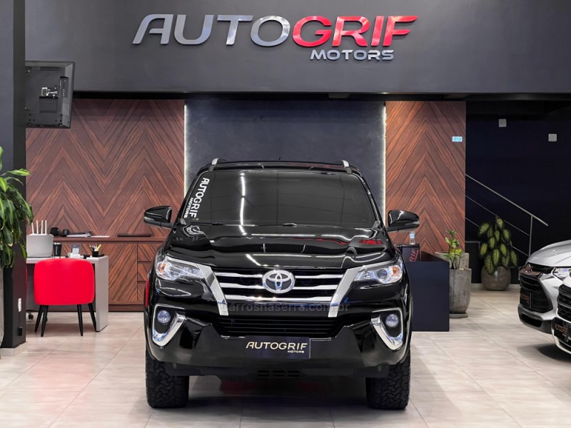 HILUX SW4 2.7 SRV 4X2 16V FLEX 7 LUGARES 4P AUTOMÁTICO - 2018 - CAMPO BOM