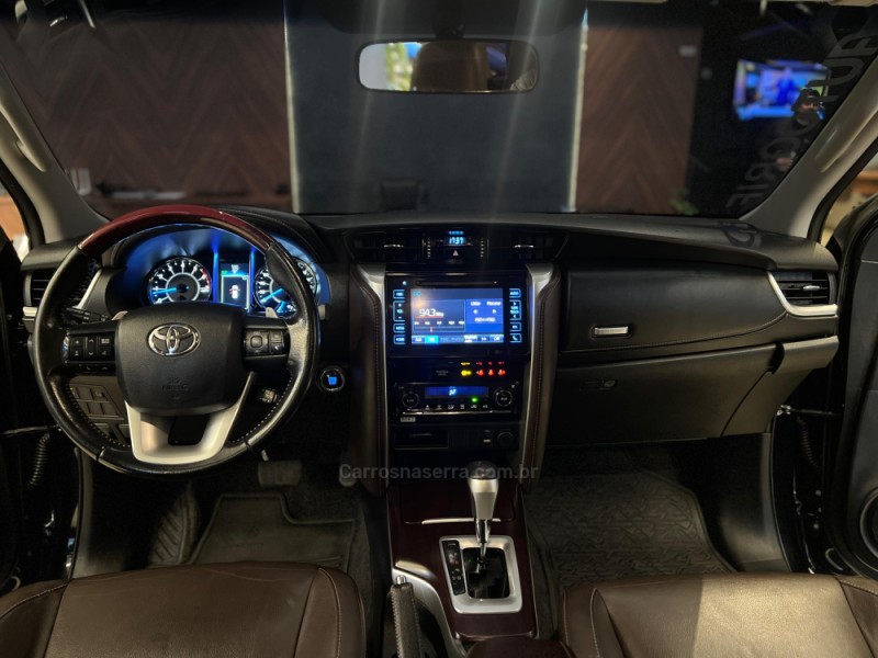 HILUX SW4 2.7 SRV 4X2 16V FLEX 7 LUGARES 4P AUTOMÁTICO - 2018 - CAMPO BOM