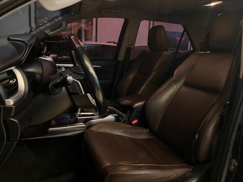 HILUX SW4 2.7 SRV 4X2 16V FLEX 7 LUGARES 4P AUTOMÁTICO - 2018 - CAMPO BOM