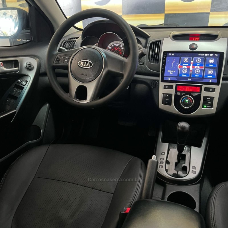 CERATO 1.6 E.221 SEDAN 16V GASOLINA 4P AUTOMÁTICO - 2010 - PORTãO