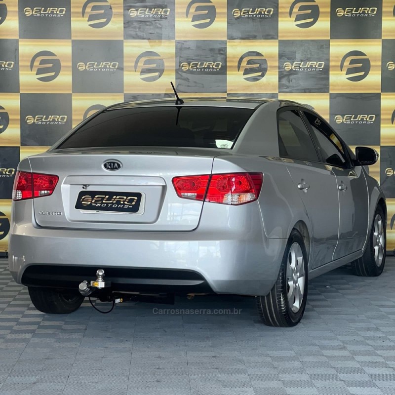 CERATO 1.6 E.221 SEDAN 16V GASOLINA 4P AUTOMÁTICO - 2010 - PORTãO