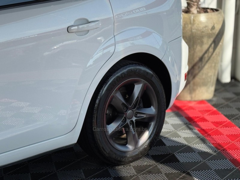 FOCUS 1.6 GLX 8V FLEX 4P MANUAL - 2011 - ESTâNCIA VELHA