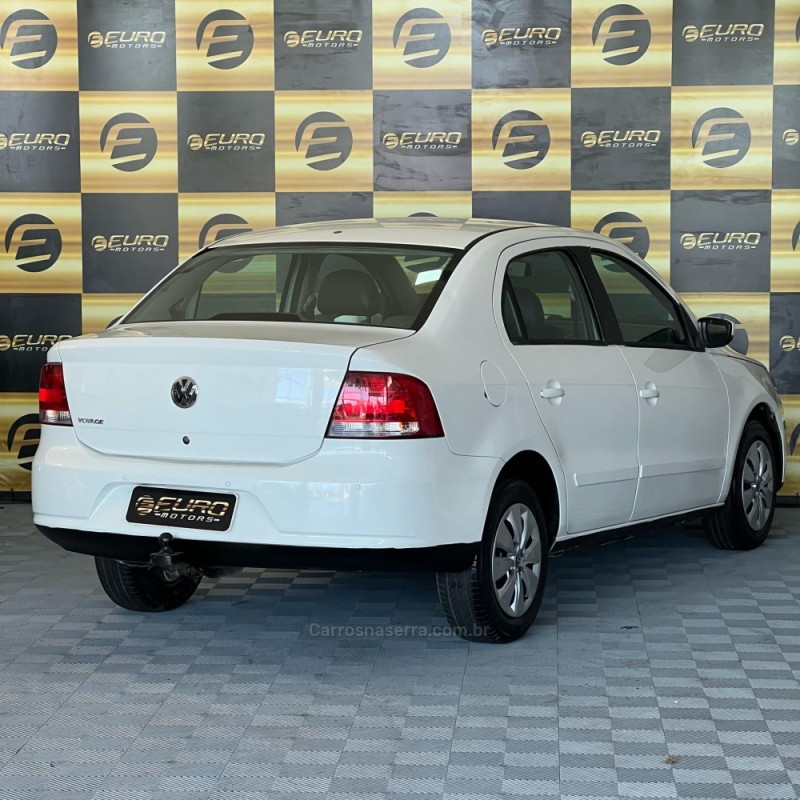 VOYAGE 1.0 I TREND 16V FLEX 4P MANUAL - 2011 - PORTãO