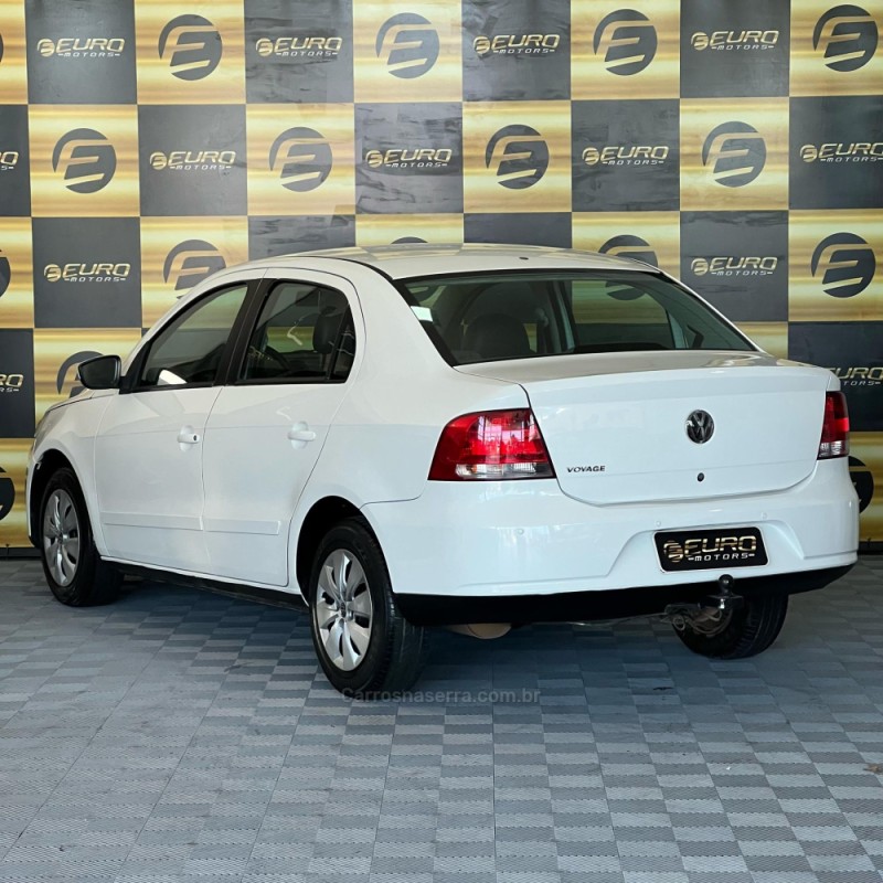 VOYAGE 1.0 I TREND 16V FLEX 4P MANUAL - 2011 - PORTãO
