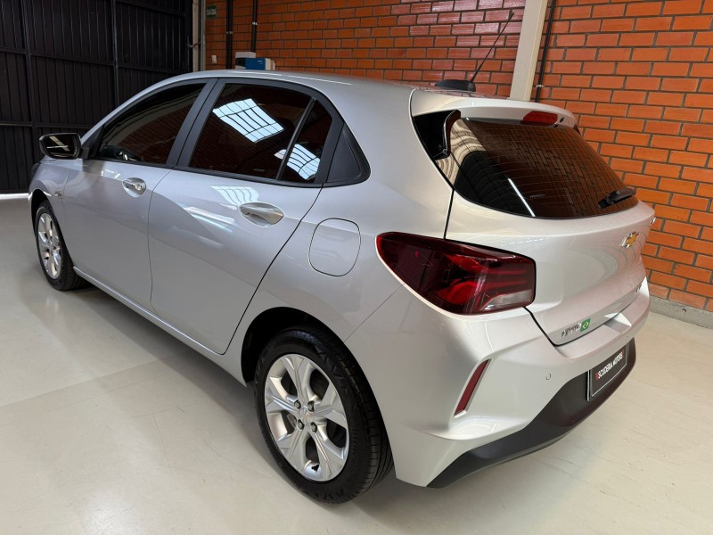 ONIX 1.0 LTZ 12V TURBO FLEX 4P MANUAL - 2023 - BENTO GONçALVES