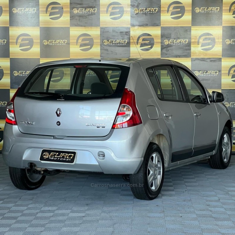 SANDERO 1.6 AUTHENTIQUE 8V FLEX 4P MANUAL - 2011 - PORTãO
