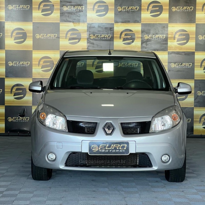 SANDERO 1.6 AUTHENTIQUE 8V FLEX 4P MANUAL - 2011 - PORTãO