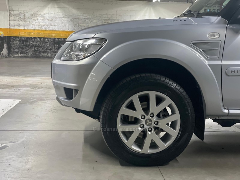 PAJERO TR4 2.0 4X2 16V 140CV FLEX 4P AUTOMÁTICO - 2010 - CAXIAS DO SUL