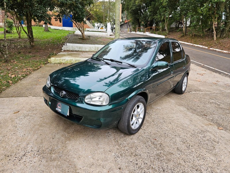 CORSA 1.0 MPFI MILENIUM II SEDAN 8V GASOLINA 4P MANUAL - 2001 - VENâNCIO AIRES