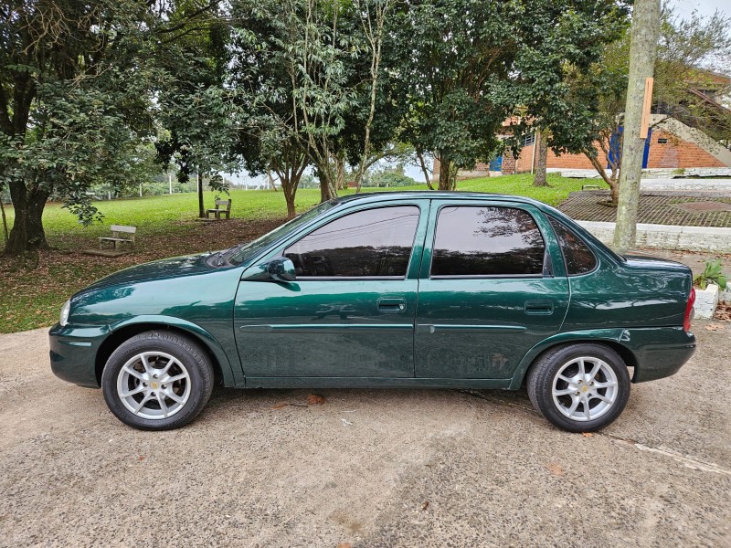 CORSA 1.0 MPFI MILENIUM II SEDAN 8V GASOLINA 4P MANUAL - 2001 - VENâNCIO AIRES