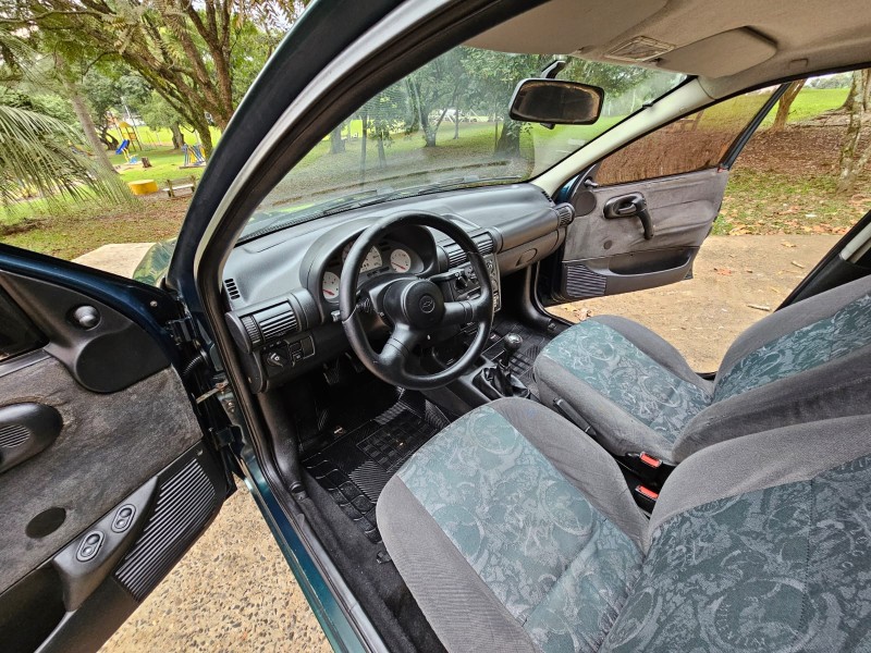 CORSA 1.0 MPFI MILENIUM II SEDAN 8V GASOLINA 4P MANUAL - 2001 - VENâNCIO AIRES