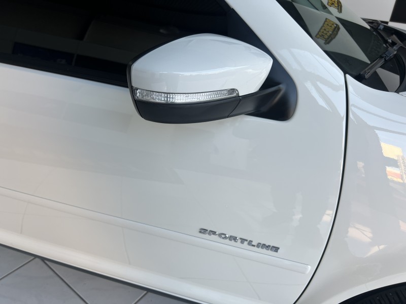 GOLF 1.6 MI SPORTLINE 8V FLEX 4P MANUAL - 2013 - PORTãO