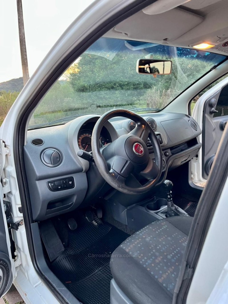 UNO 1.0 EVO VIVACE 8V FLEX 4P MANUAL - 2014 - NOVA PRATA