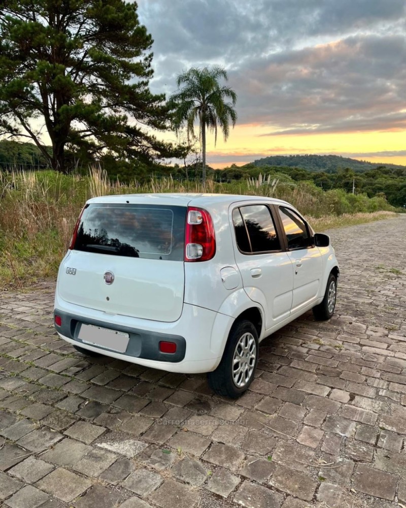 UNO 1.0 EVO VIVACE 8V FLEX 4P MANUAL - 2014 - NOVA PRATA