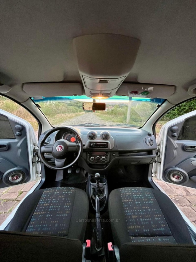 UNO 1.0 EVO VIVACE 8V FLEX 4P MANUAL - 2014 - NOVA PRATA