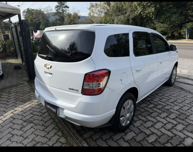 SPIN 1.8 LT 8V FLEX 4P MANUAL - 2015 - NOVA PETRóPOLIS