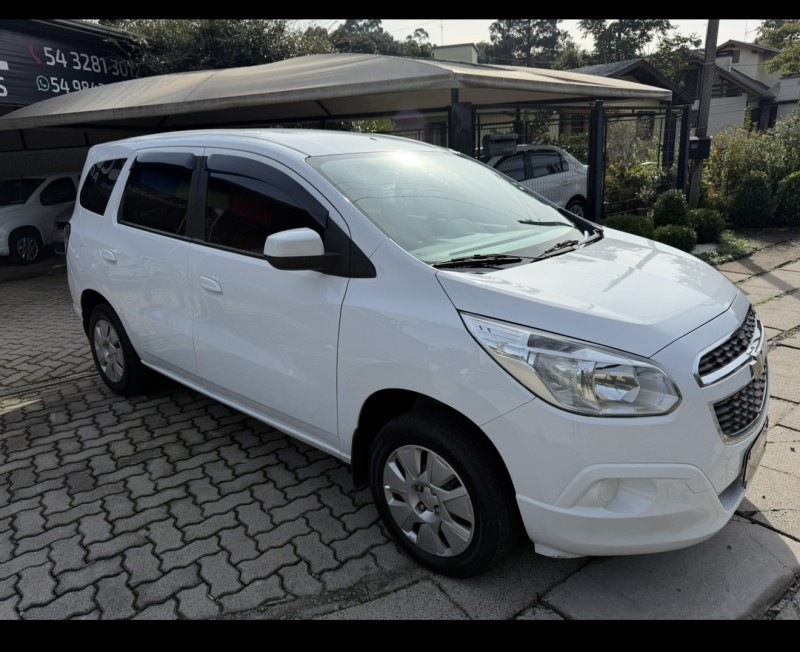 SPIN 1.8 LT 8V FLEX 4P MANUAL - 2015 - NOVA PETRóPOLIS