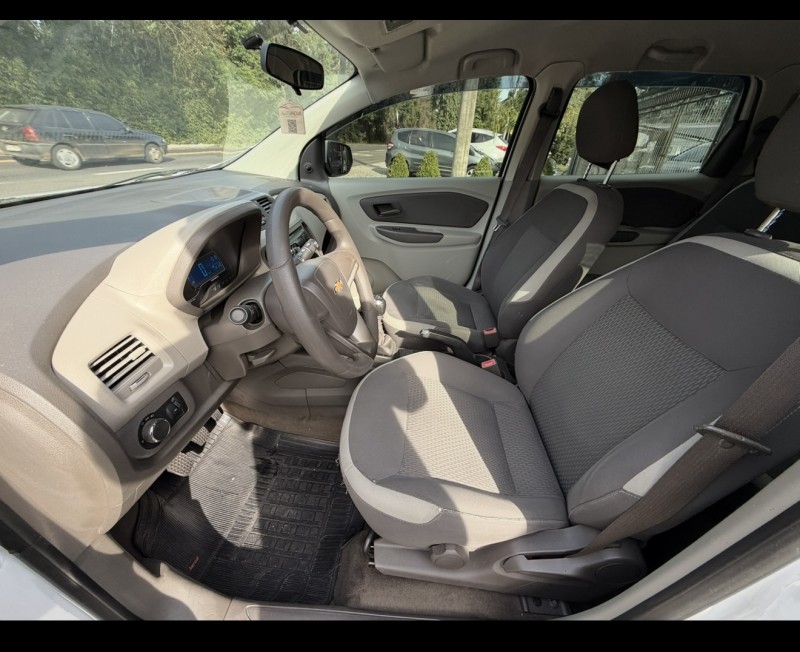 SPIN 1.8 LT 8V FLEX 4P MANUAL - 2015 - NOVA PETRóPOLIS
