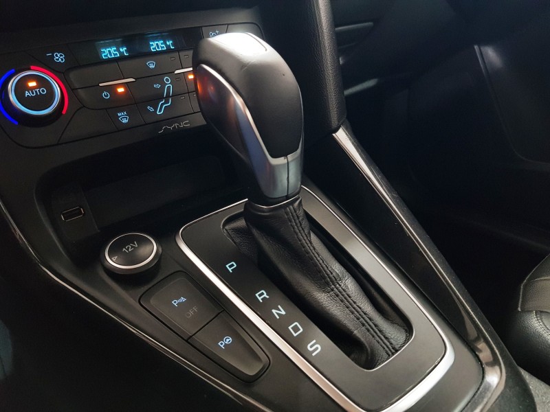 FOCUS 2.0 TITANIUM PLUS FASTBACK 16V FLEX 4P AUTOMÁTICO - 2016 - CAXIAS DO SUL