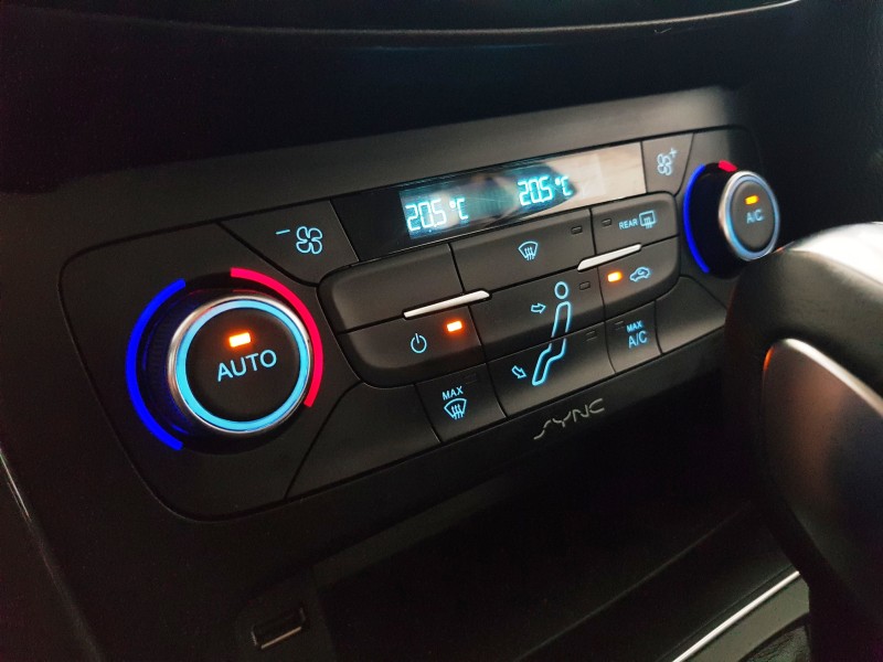FOCUS 2.0 TITANIUM PLUS FASTBACK 16V FLEX 4P AUTOMÁTICO - 2016 - CAXIAS DO SUL