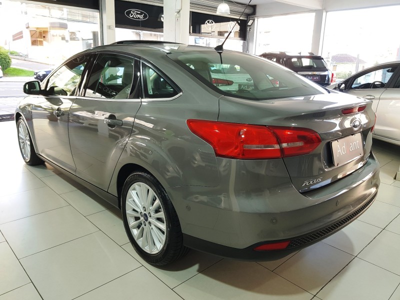 FOCUS 2.0 TITANIUM PLUS FASTBACK 16V FLEX 4P AUTOMÁTICO - 2016 - CAXIAS DO SUL