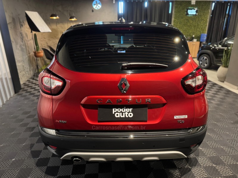 CAPTUR 1.3 ICONIC 16V TURBO FLEX 4P AUTOMÁTICO - 2022 - FARROUPILHA