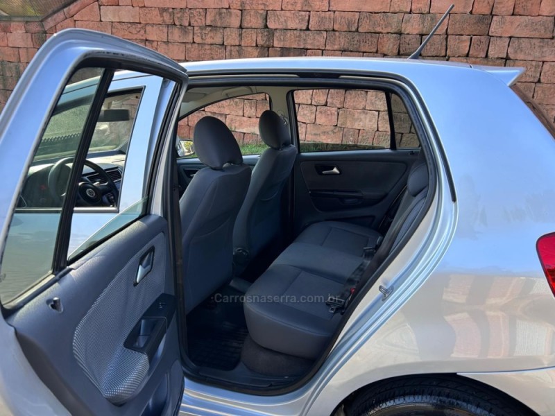 FOX 1.0 MI 8V FLEX 4P MANUAL - 2012 - VENâNCIO AIRES