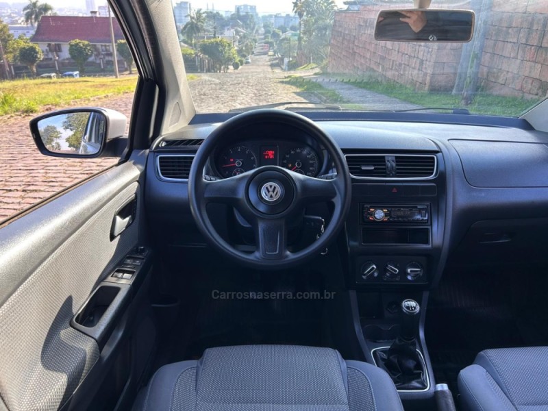 FOX 1.0 MI 8V FLEX 4P MANUAL - 2012 - VENâNCIO AIRES
