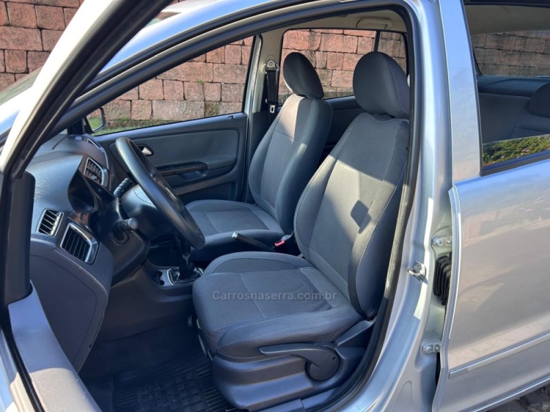 FOX 1.0 MI 8V FLEX 4P MANUAL - 2012 - VENâNCIO AIRES