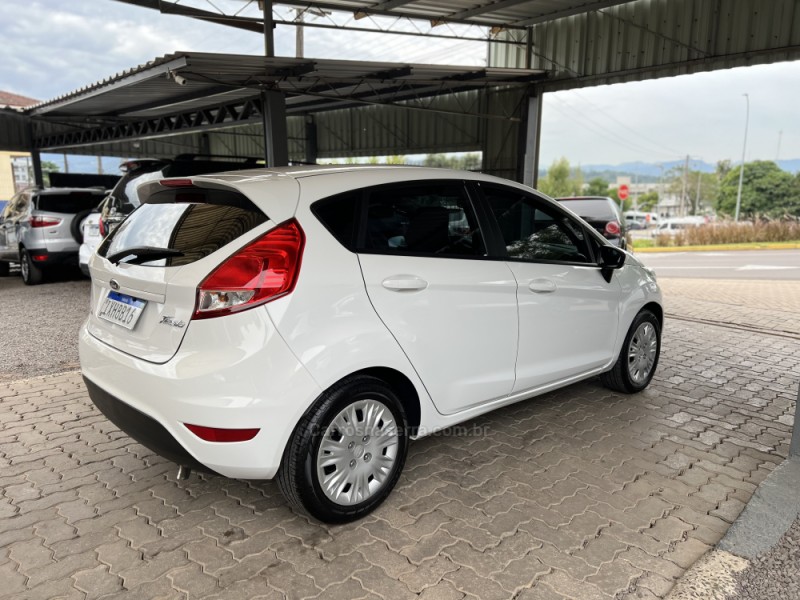 FIESTA 1.5 S HATCH 16V FLEX 4P MANUAL - 2016 - BOM PRINCíPIO